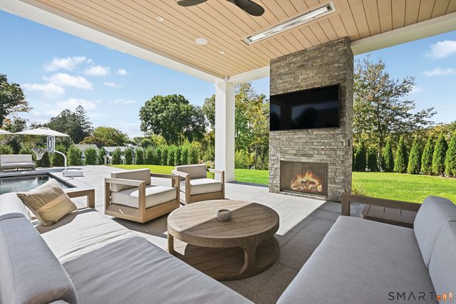 688 Hulls Farm Road, Fairfield, CT 06890