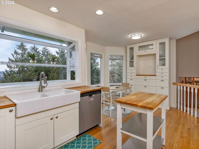 17765 HILLSIDE Dr, West Linn, OR 97068