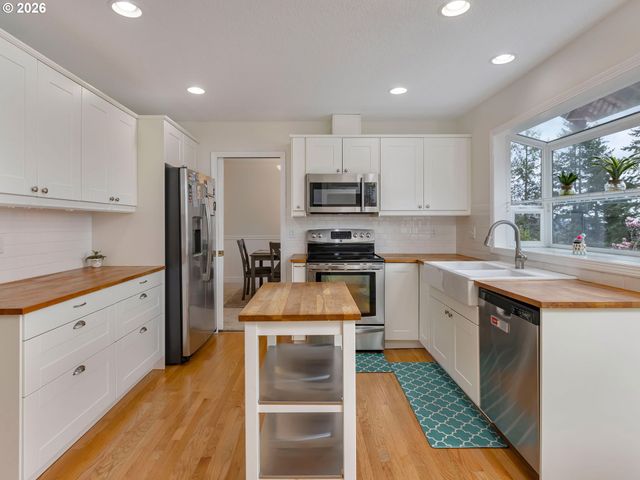 17765 HILLSIDE Dr, West Linn, OR 97068