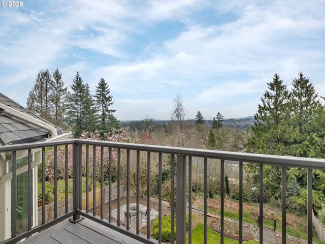 17765 HILLSIDE Dr, West Linn, OR 97068