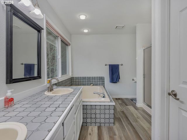 17765 HILLSIDE Dr, West Linn, OR 97068