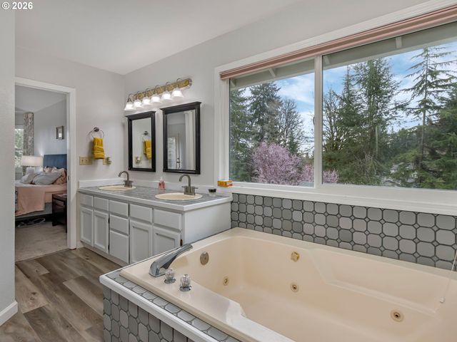 17765 HILLSIDE Dr, West Linn, OR 97068