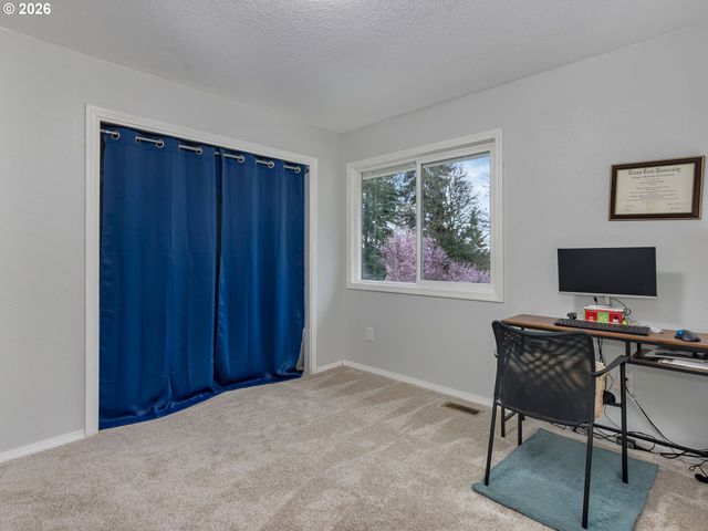 17765 HILLSIDE Dr, West Linn, OR 97068