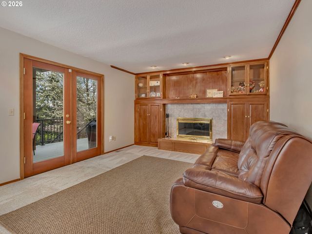 17765 HILLSIDE Dr, West Linn, OR 97068