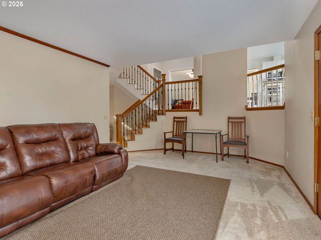 17765 HILLSIDE Dr, West Linn, OR 97068