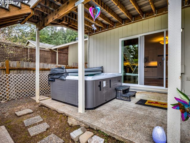 17765 HILLSIDE Dr, West Linn, OR 97068