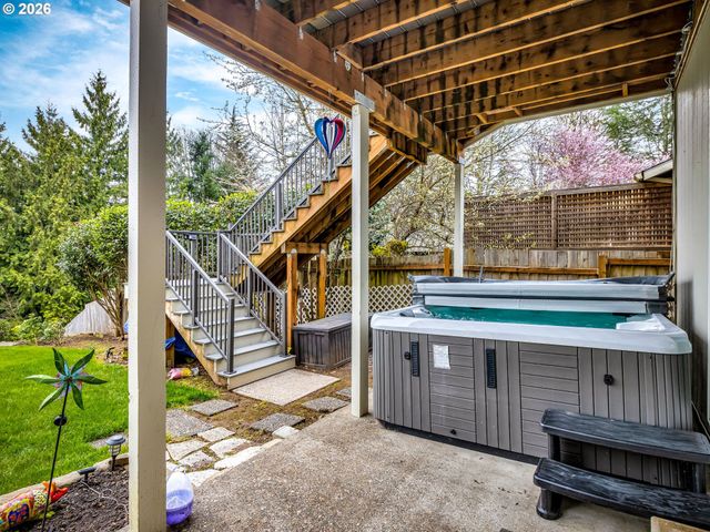 17765 HILLSIDE Dr, West Linn, OR 97068