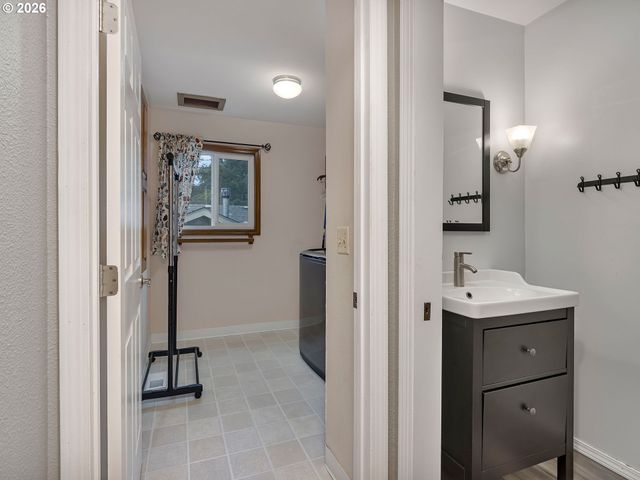 17765 HILLSIDE Dr, West Linn, OR 97068