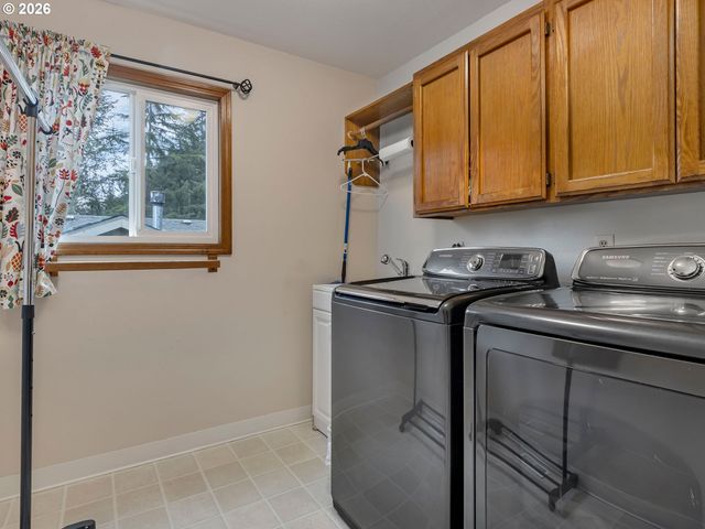 17765 HILLSIDE Dr, West Linn, OR 97068