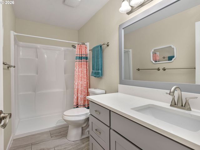 17765 HILLSIDE Dr, West Linn, OR 97068