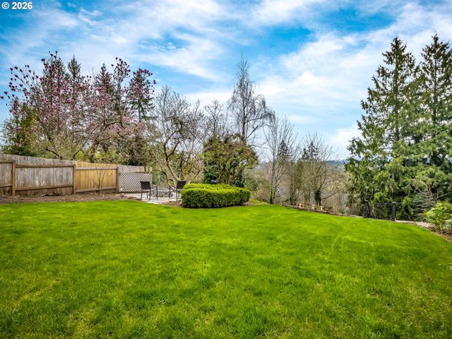 17765 HILLSIDE Dr, West Linn, OR 97068