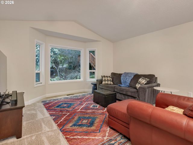 17765 HILLSIDE Dr, West Linn, OR 97068