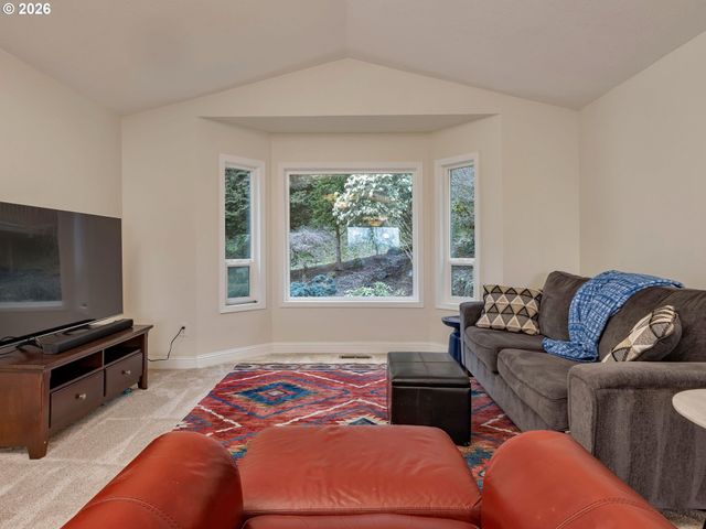 17765 HILLSIDE Dr, West Linn, OR 97068