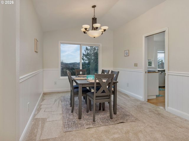 17765 HILLSIDE Dr, West Linn, OR 97068