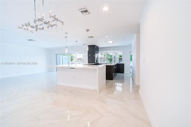 5721 Bayview Dr, Fort Lauderdale, FL 33308