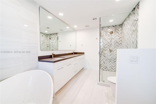 5721 Bayview Dr, Fort Lauderdale, FL 33308