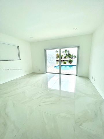 5721 Bayview Dr, Fort Lauderdale, FL 33308