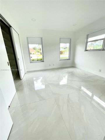 5721 Bayview Dr, Fort Lauderdale, FL 33308