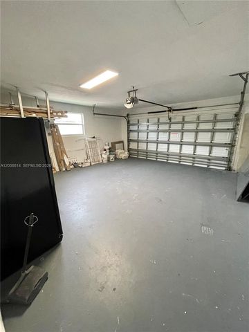 5721 Bayview Dr, Fort Lauderdale, FL 33308