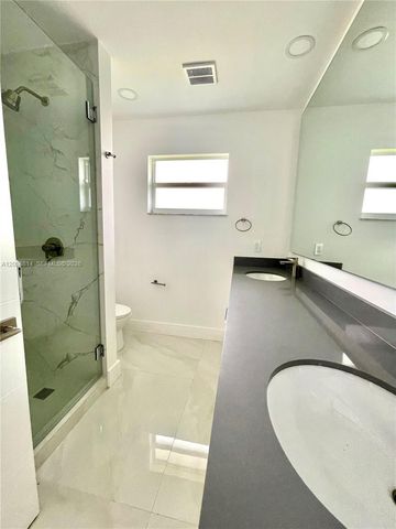 5721 Bayview Dr, Fort Lauderdale, FL 33308