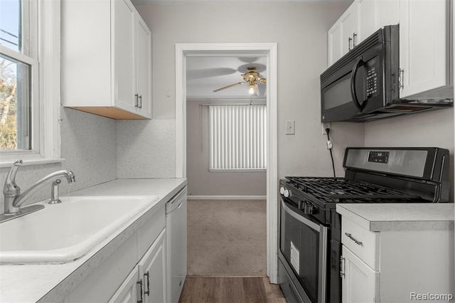 7521 N Silvery Lane, Dearborn Heights, MI 48127