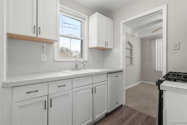 7521 N Silvery Lane, Dearborn Heights, MI 48127