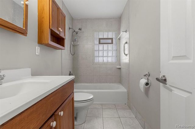 7521 N Silvery Lane, Dearborn Heights, MI 48127