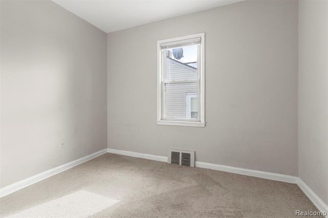 7521 N Silvery Lane, Dearborn Heights, MI 48127