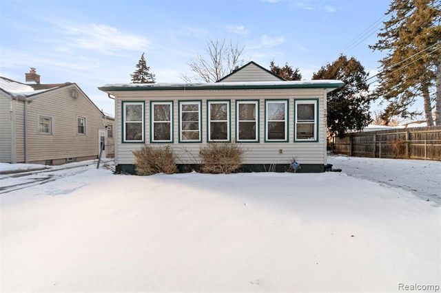 7521 N Silvery Lane, Dearborn Heights, MI 48127