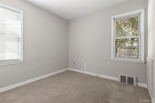 7521 N Silvery Lane, Dearborn Heights, MI 48127