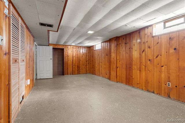 7521 N Silvery Lane, Dearborn Heights, MI 48127