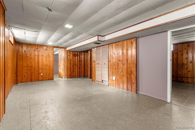 7521 N Silvery Lane, Dearborn Heights, MI 48127