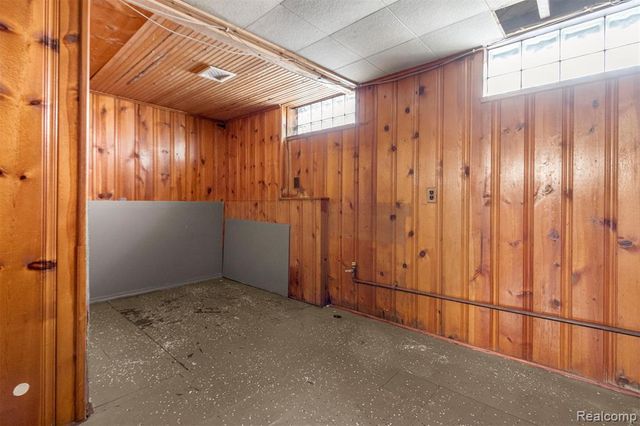 7521 N Silvery Lane, Dearborn Heights, MI 48127