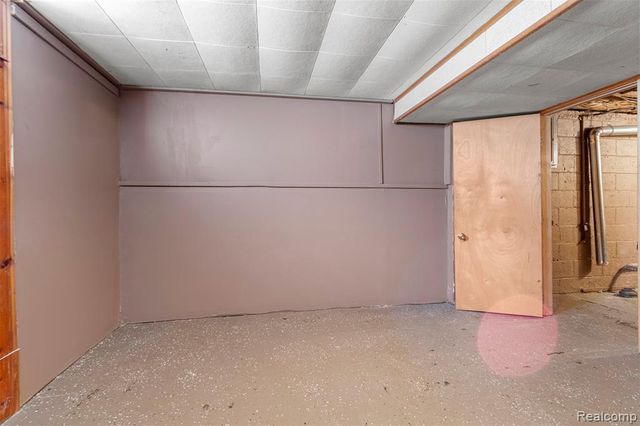 7521 N Silvery Lane, Dearborn Heights, MI 48127