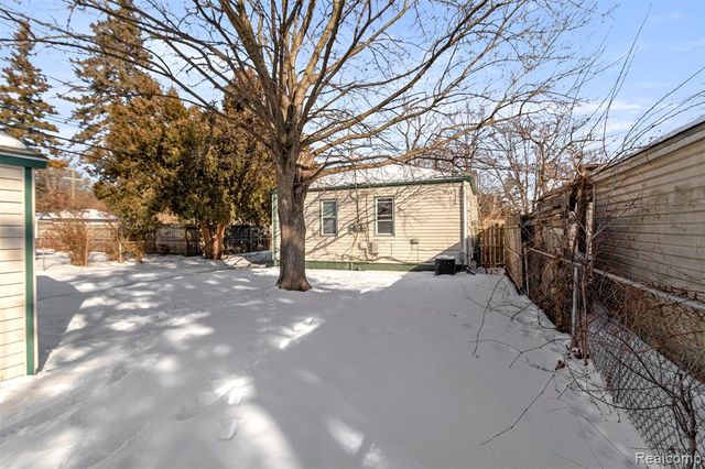 7521 N Silvery Lane, Dearborn Heights, MI 48127