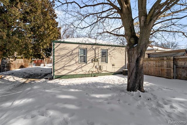 7521 N Silvery Lane, Dearborn Heights, MI 48127