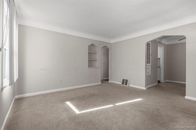 7521 N Silvery Lane, Dearborn Heights, MI 48127