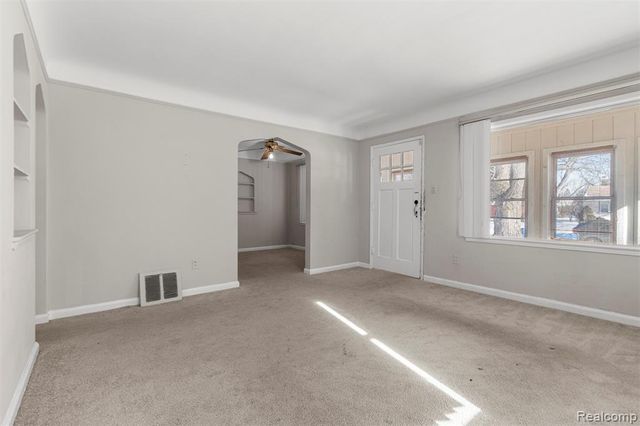 7521 N Silvery Lane, Dearborn Heights, MI 48127