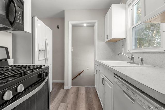 7521 N Silvery Lane, Dearborn Heights, MI 48127