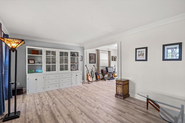 2401 Manchester AVENUE, Milwaukee, WI 53221