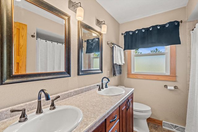 2401 Manchester AVENUE, Milwaukee, WI 53221