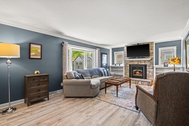 2401 Manchester AVENUE, Milwaukee, WI 53221