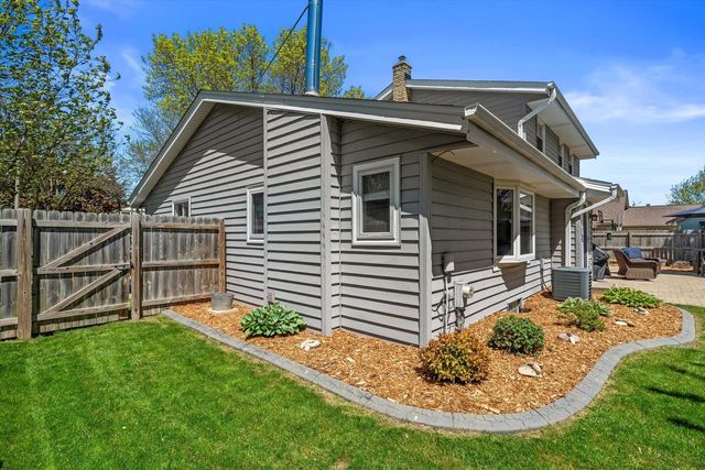 2401 Manchester AVENUE, Milwaukee, WI 53221