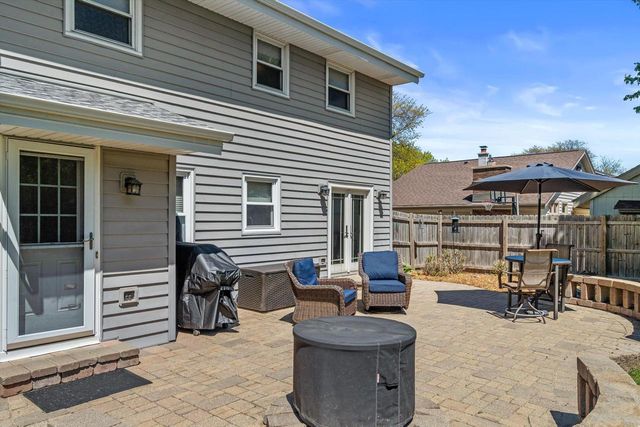2401 Manchester AVENUE, Milwaukee, WI 53221