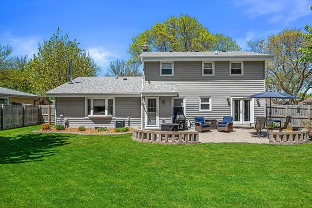 2401 Manchester AVENUE, Milwaukee, WI 53221