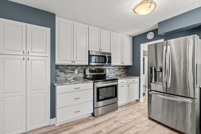 2401 Manchester AVENUE, Milwaukee, WI 53221