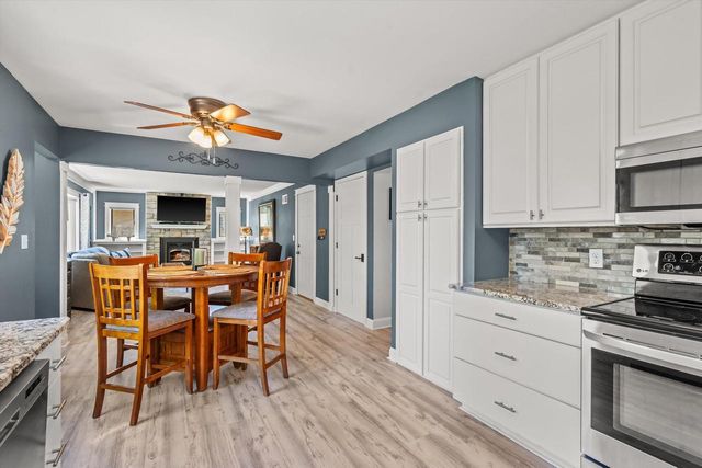 2401 Manchester AVENUE, Milwaukee, WI 53221