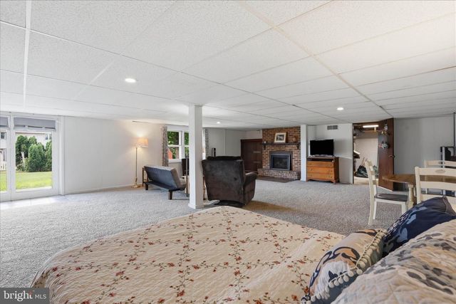12 OAK LN, Stevens, PA 17578
