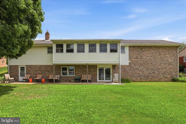 12 OAK LN, Stevens, PA 17578