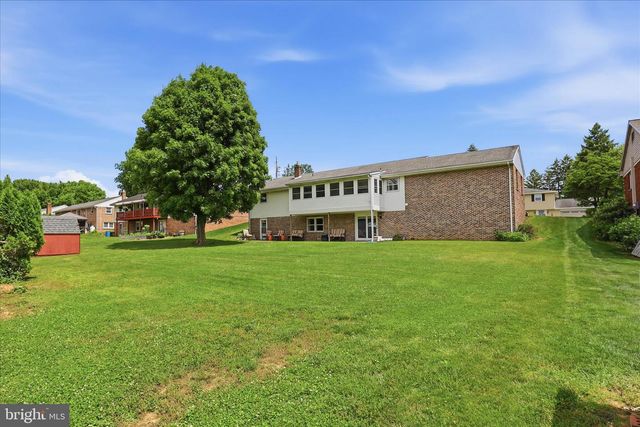 12 OAK LN, Stevens, PA 17578